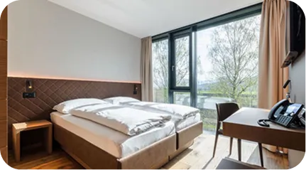 Schlafzimmer mit Arbeitsplatz Gemütliches Schlafzimmer mit Schreibtisch